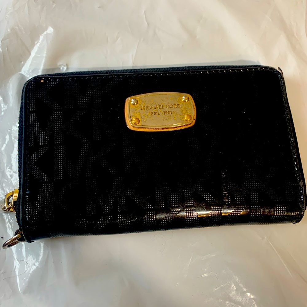 Michael Kors patent leather wallet fair condition